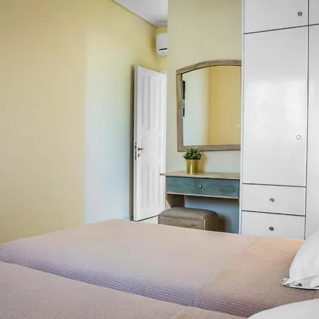 Sleeps 6 Pool Air Con Wifi * Karavádhos