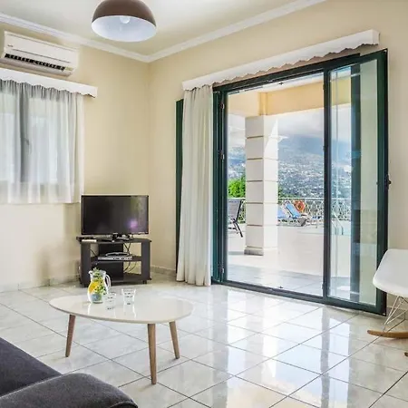 Sleeps 6 Pool Air Con Wifi ヴィラ