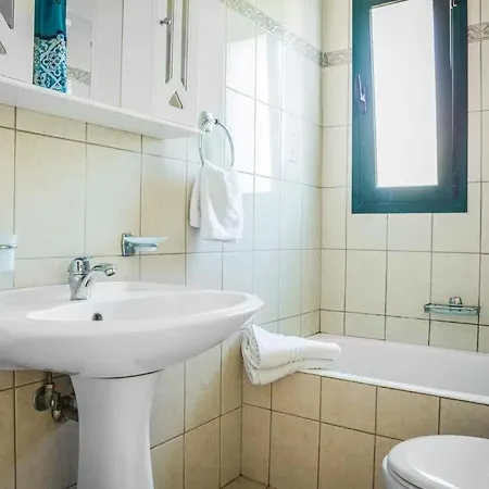 Sleeps 6 Pool Air Con Wifi * Karavádhos