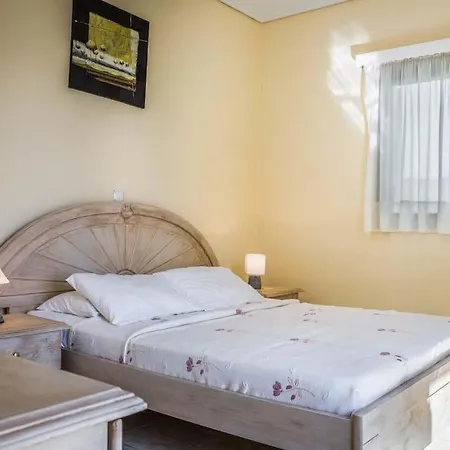 ヴィラ Sleeps 6 Pool Air Con Wifi